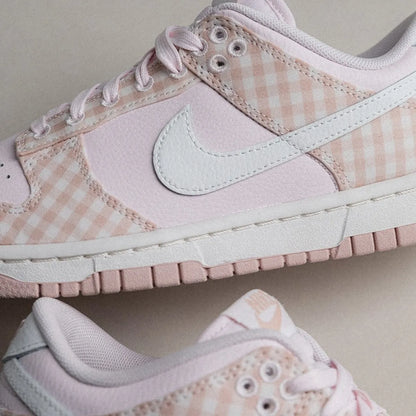 سنيكرز Nike Dunk Low - وردي Gingham - Elsayed Qshta